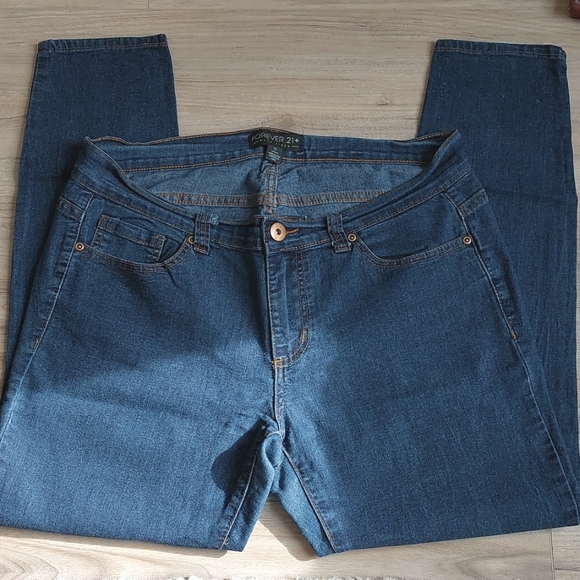 Forever 21+ size 12 short skinny jeans - Picture 2 of 8